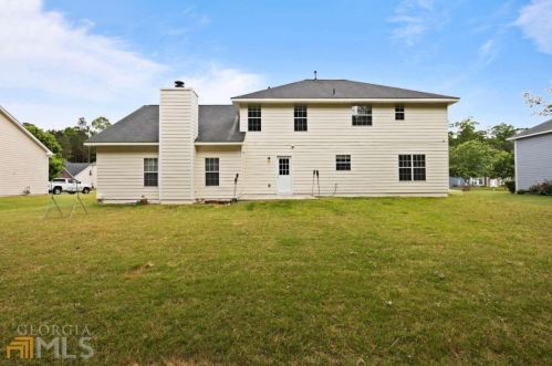 1560 Rogers Crossing Dr, Lithonia GA  30058-7005 exterior