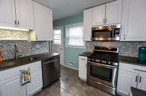 6413 Kingsway Dr, Saint Louis MO 63123-1529 exterior