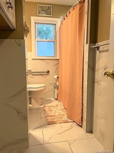 2 Euclid Ave, Middletown NY 10940-6824 exterior