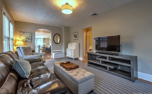 49 Lenox Ave, Milford CT 06460-5044 exterior