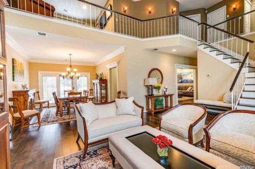 90 Hamlet Dr, Commack NY 11725-4438 exterior