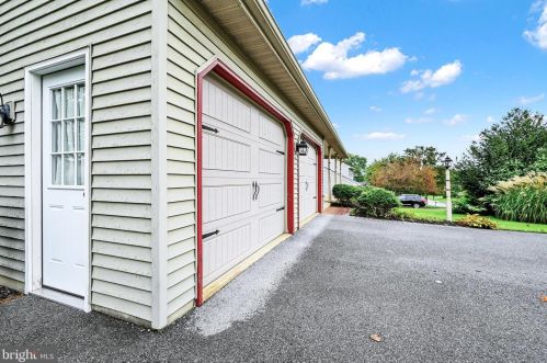 1739 Conard Rd, Lancaster PA 17602-1302 exterior