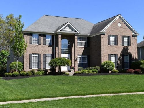 18411 Stony Point Dr, Cleveland, OH 44136-8167