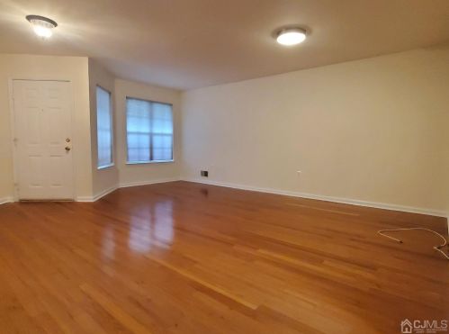 4 Stewart Ct, Old Bridge NJ  08857-4230 exterior