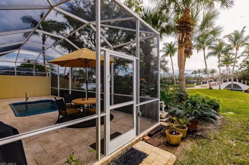 4733 Navassa Ln, Naples FL 34119-9555 exterior