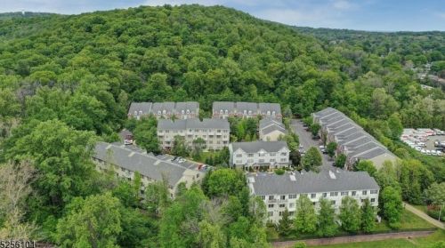 406 Donato Cir, Scotch Plains NJ 07076-1068 exterior