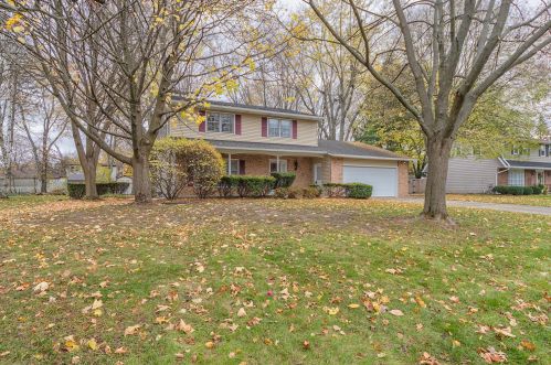 6831 Hickory Point Dr, Kalamazoo, MI 49024-3351