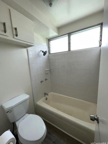 2458 Wilder Ave, Honolulu HI 96822-4698 exterior