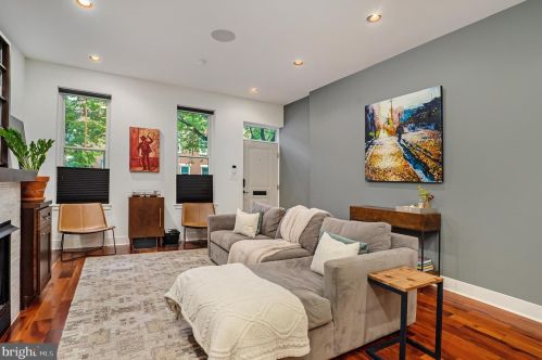 2225 Christian St, Philadelphia PA 19147-3710 exterior