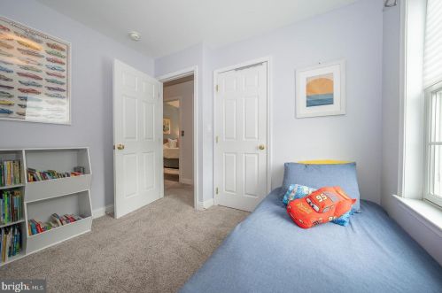 328 Lemonte St, Philadelphia PA 19128-4520 exterior