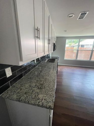 400 Graham Ave, Dallas TX  75223-1818 exterior