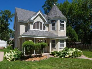 2533 18 Ave, Saint Paul MN  55109-1824 exterior