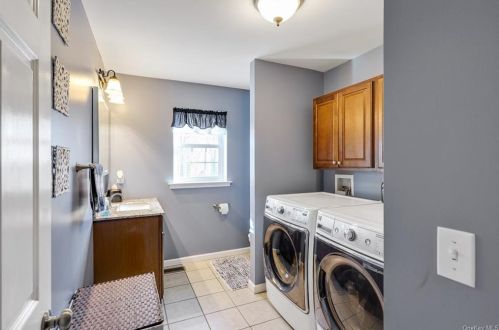 2066 Route 6, Middletown NY 10940-6159 exterior