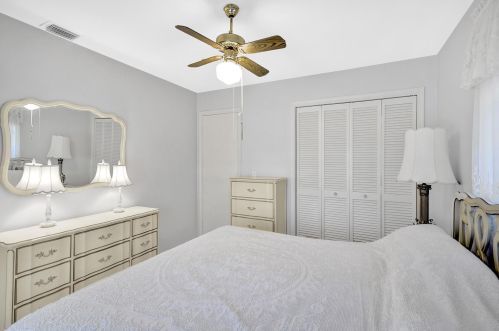 1360 27 Ave, Boynton Beach FL 33426-7828 exterior