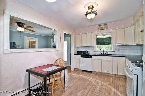 363 Constitution Dr, Lacey NJ 08731-1723 exterior