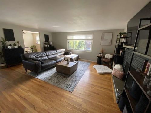 4814 Oakridge Dr, Pittsburgh PA 15227-1448 exterior