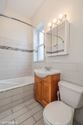 5327 Michigan Ave, Chicago IL 60615-4625 exterior