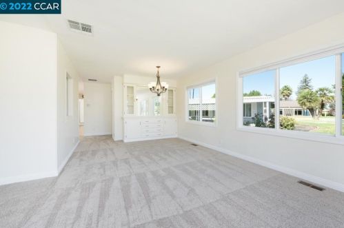 2081 Dalis Dr, Concord CA 94520-5423 exterior