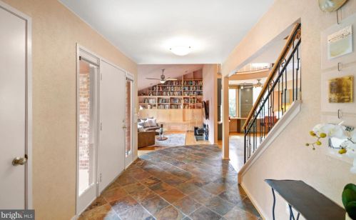 16 Arlive Ct, Rockville MD 20854-2978 exterior