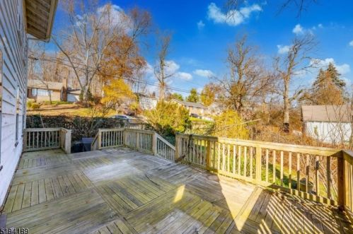 85 Lawrence Ave, Town Center NJ  07052-3707 exterior