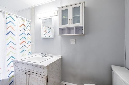 62 Rivers Ave, Chicopee MA 01013-4125 exterior