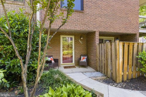 1724 Dogwood Dr, Alexandria, VA 22302-2309