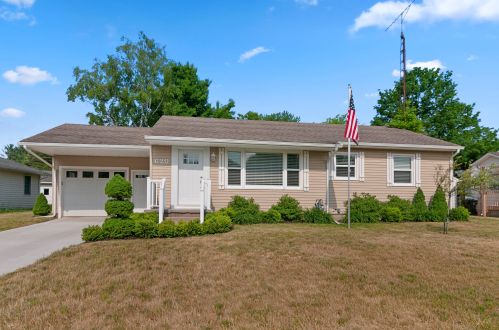 620 Lilac Ave, Big Rapids MI 49307-2520 exterior