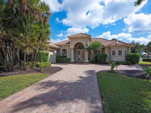 7510 Hogan Ct, Naples, FL 34113-3055