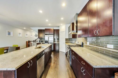 3131 Spaulding Ave, Chicago IL 60618-6804 exterior