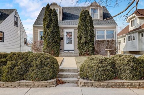 3435 3rd St, Milwaukee, WI 53212-1430