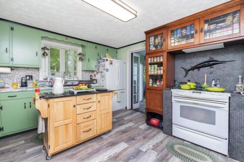 17 Shady Oak Dr, Enfield CT 06082-2311 exterior