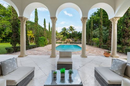 8060 Twin Lk Dr, Boca Raton FL 33496-1945 exterior