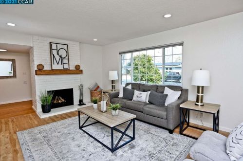 1869 Larkspur Ct, Concord CA 94519-1104 exterior