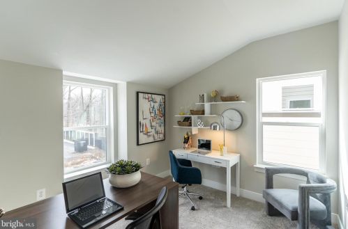 10326 Grosvenor Pl, Rockville MD 20852 exterior