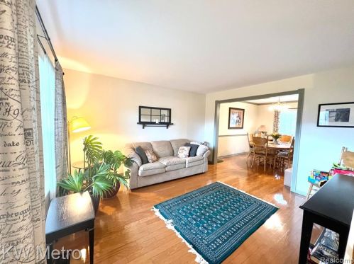 151 Kathy Cir, Linden, MI 48451-9682