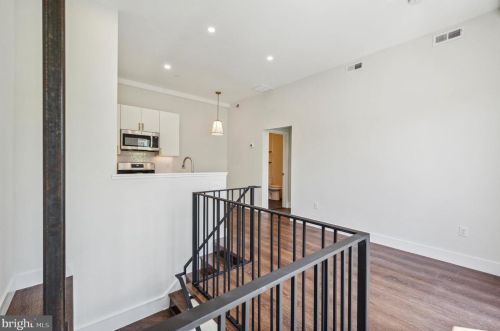 417 Manton St, Philadelphia PA  19147-5214 exterior