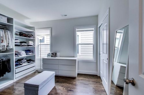 6082 Sauganash Ave, Chicago IL 60646 exterior