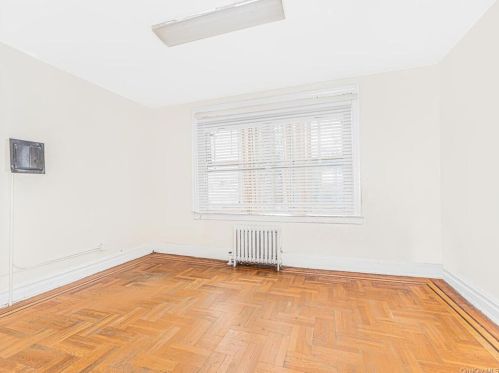 1855 Gleason Ave, Bronx NY 10472-5129 exterior