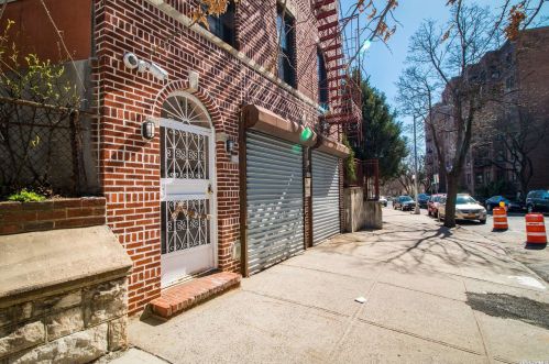 185 205th St, Bronx, NY 10458-1220