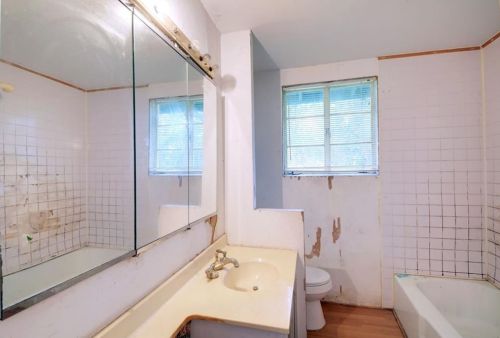 1300 August Dr, Austin TX 78753-2909 exterior