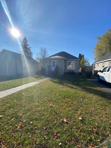 26 6 St, Duluth MN 55810-2240 exterior