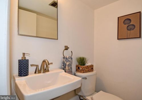 236 Jenkins St, Alexandria VA 22304-4907 exterior