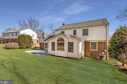 11128 Hunt Club Dr, Rockville MD  20854-2522 exterior