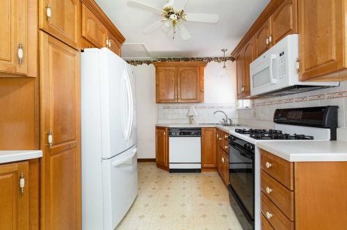 2 Tamidan Rd, Poughkeepsie NY 12601-5214 exterior