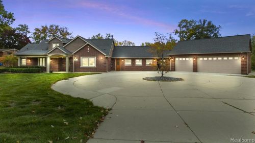 25467 Avondale St, Dearborn Heights, MI 48125-1001