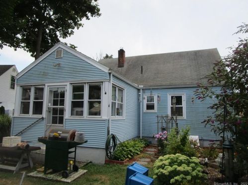 17 Devonshire Rd, Milford, CT 06460-5917