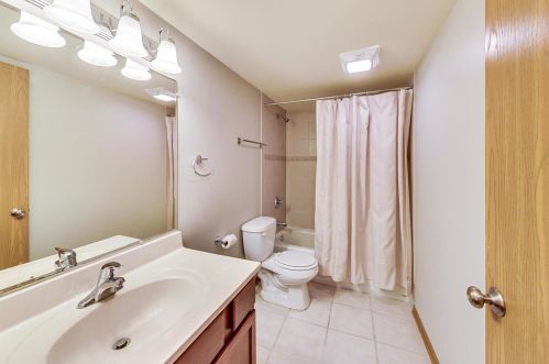 7329 Vernon Ave, Chicago IL 60653-3405 exterior