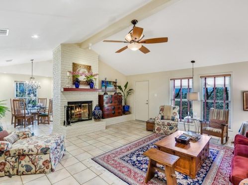 6904 Chinook Dr, Austin, TX 78736-1802