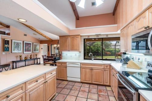 805 Bentwood Dr, Naples FL 34108-8221 exterior