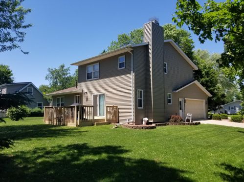 862 Glenview Dr, Manitowoc, WI 54220-3069